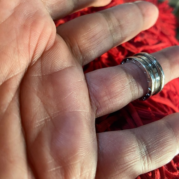 Ring - Picture 3 of 8